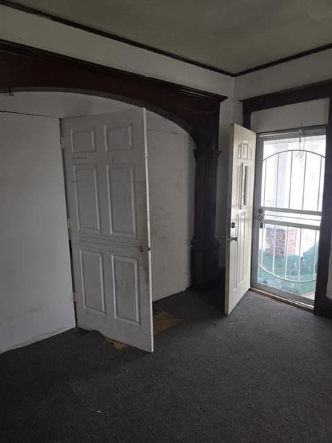 1045 N Monroe St photo 2