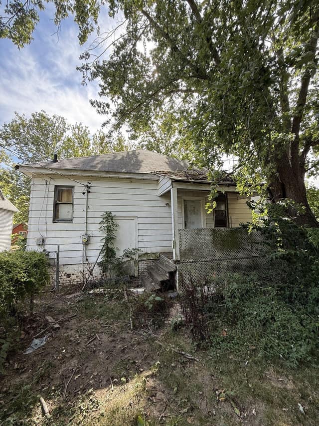 1096 W Green St photo 24