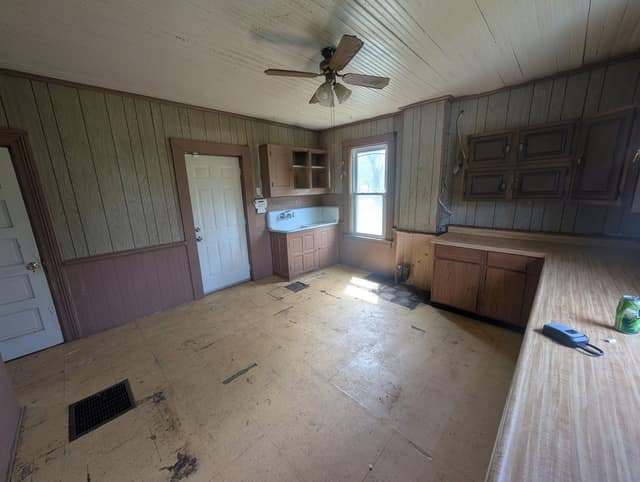 1214 W Butler St photo 4