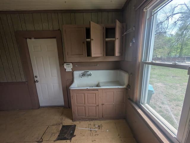 1214 W Butler St photo 7