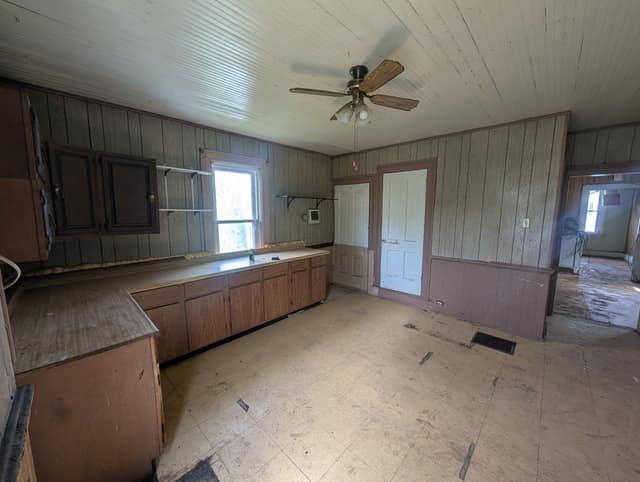 1214 W Butler St photo 8