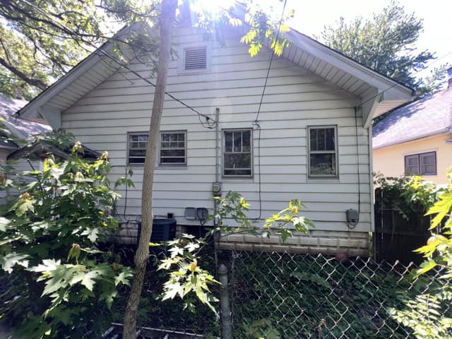1258 E Division St photo 26