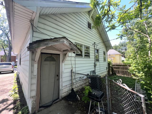 1258 E Division St photo 25