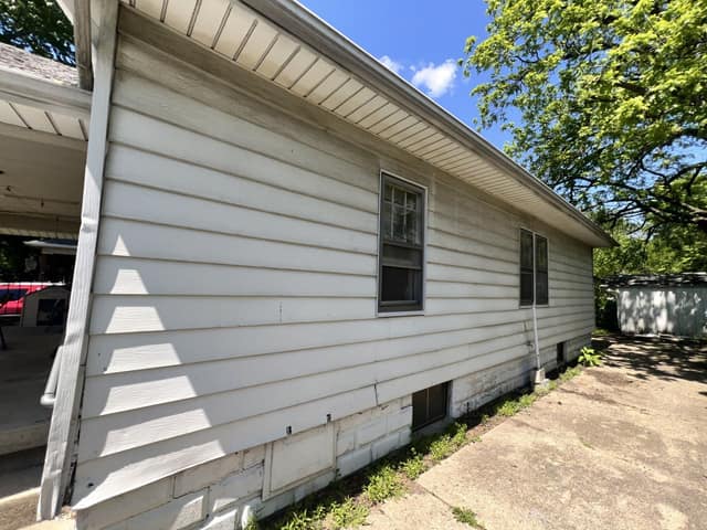1258 E Division St photo 28