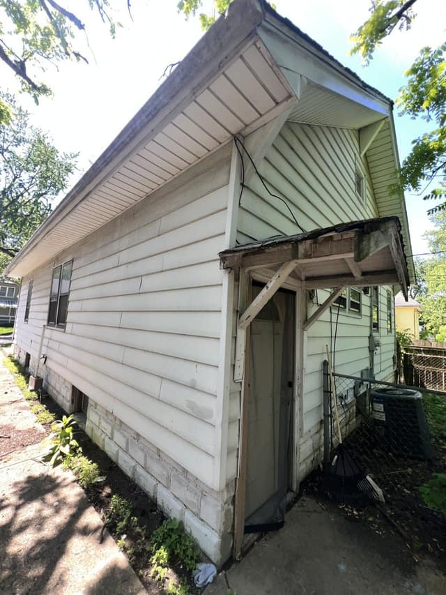1258 E Division St photo 23