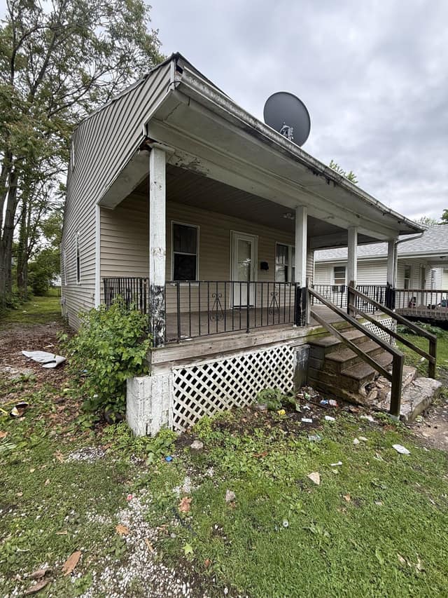 1303 E WHITMER ST photo 2