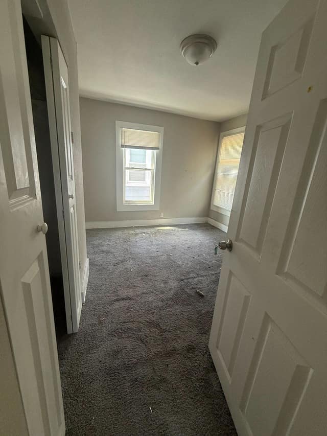 1315 Poindexter St photo 3