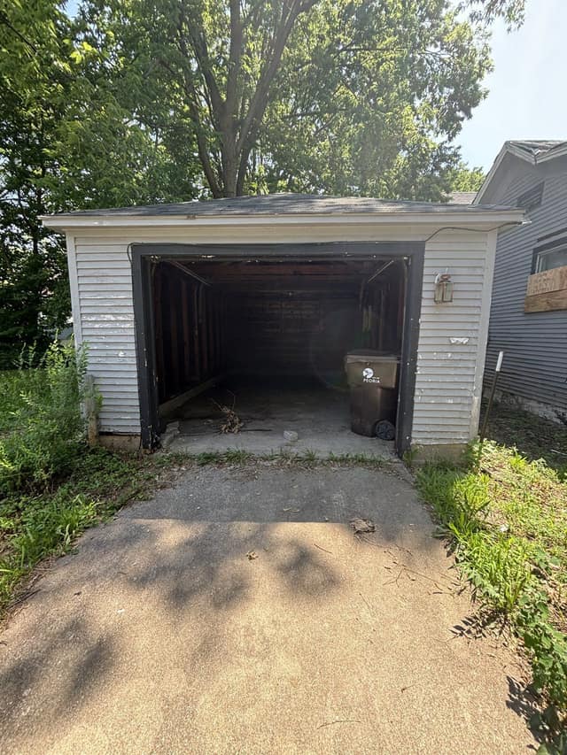1319 W Aiken Ave photo 2