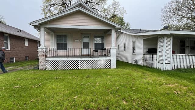 1329 E Riverside Ave photo 1