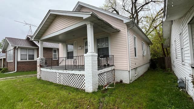 1329 E Riverside Ave photo 3