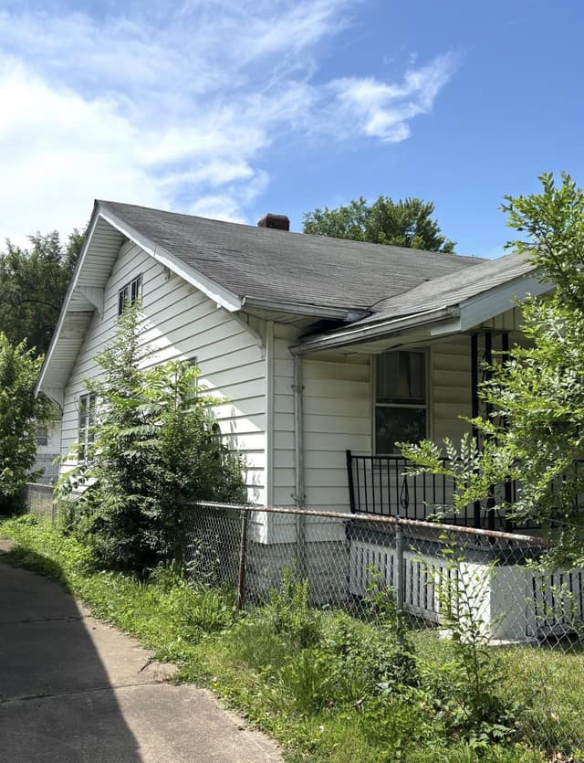 1365 E Walnut St photo 28