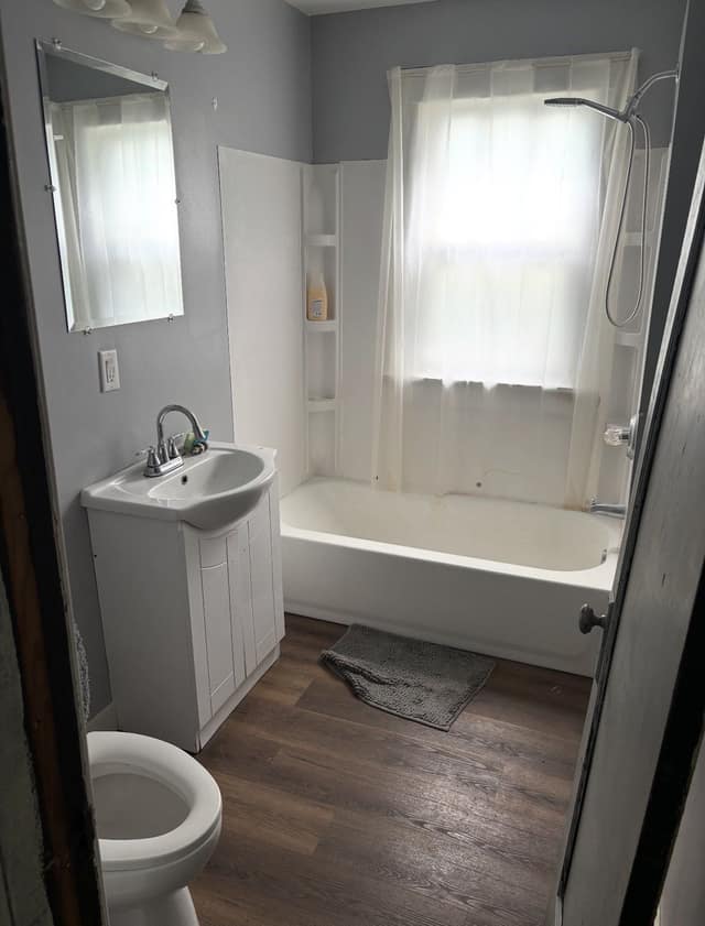 1365 E Walnut St photo 10