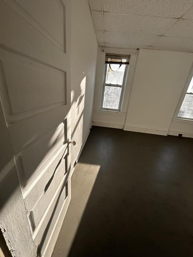 1460 Laurel St photo 3