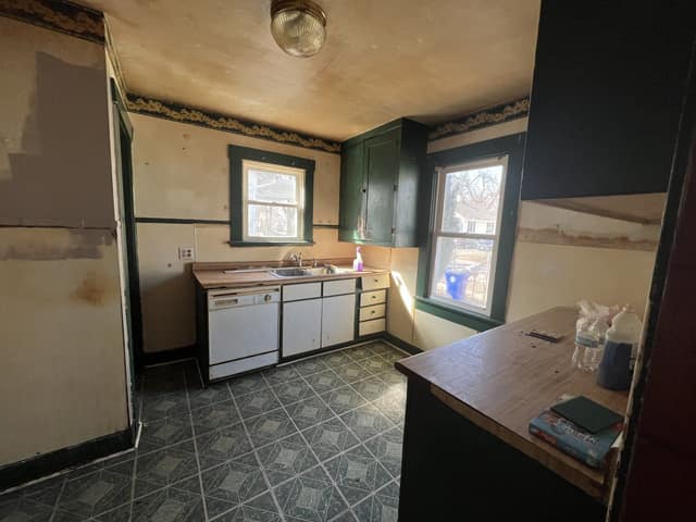 1553 E HICKORY ST photo 19