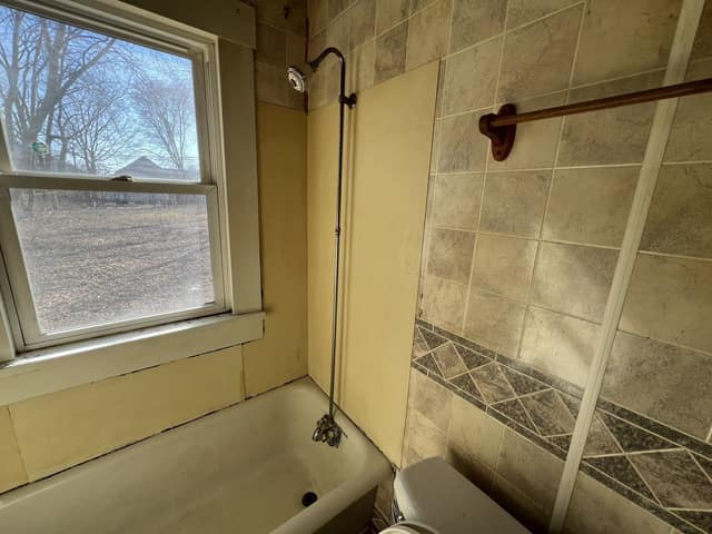 1553 E HICKORY ST photo 28