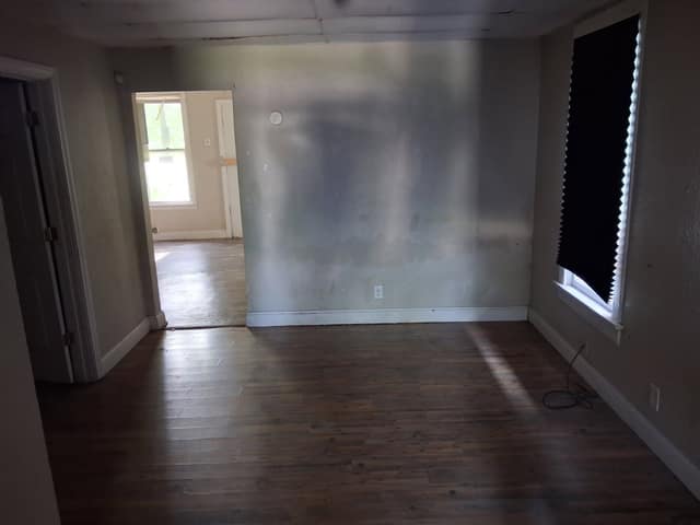 1610 S Lydia Ave photo 4