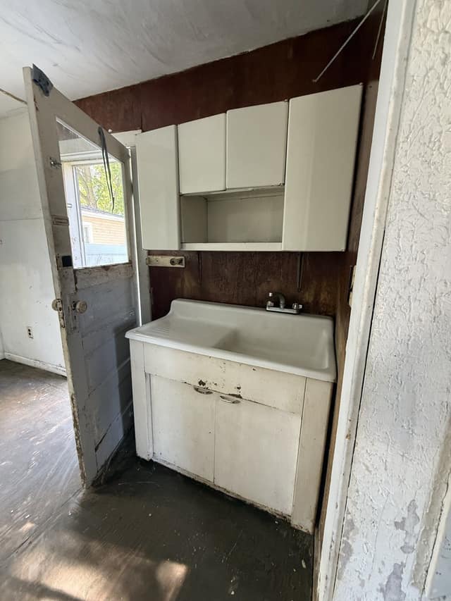 1700 W Grand Ave photo 1