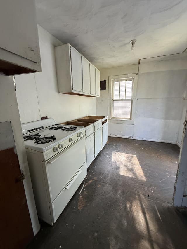 1700 W Grand Ave photo 3