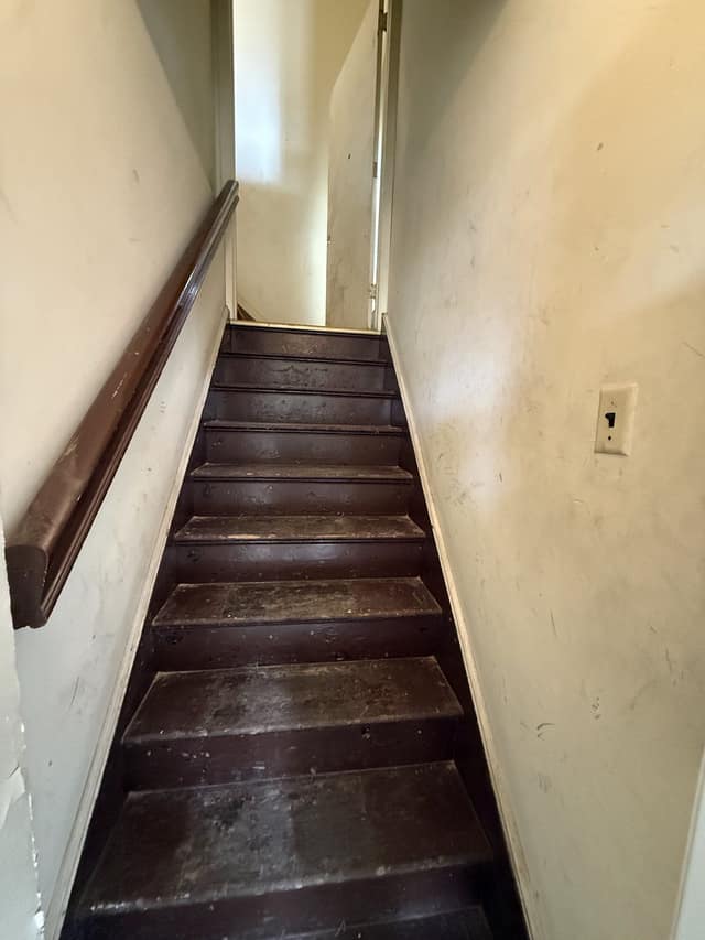 1975 E North St photo 3