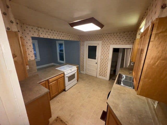 2061 N College St photo 9