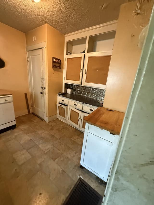 2081 N College St photo 8