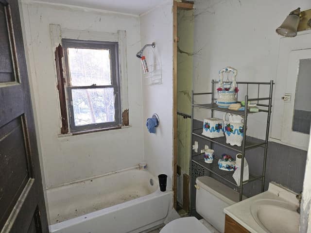 219 Eastern Ave photo 9