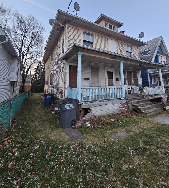 219 Eastern Ave photo 26