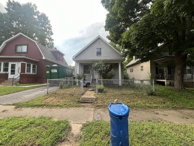 2317 Grand Ave photo 1