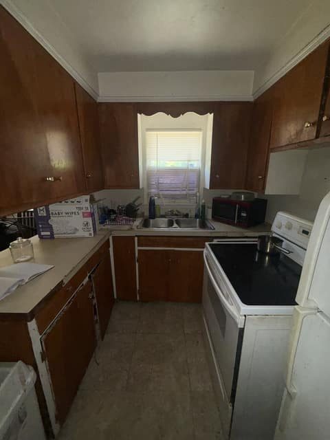 2625 Seneca St photo 2