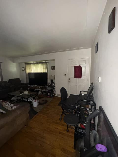 2625 Seneca St photo 4