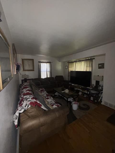 2625 Seneca St photo 5