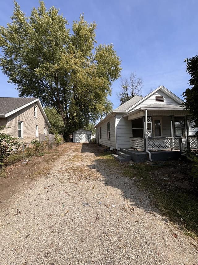 2648 E Prairie St photo 2