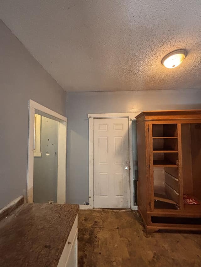 2648 E Prairie St photo 4
