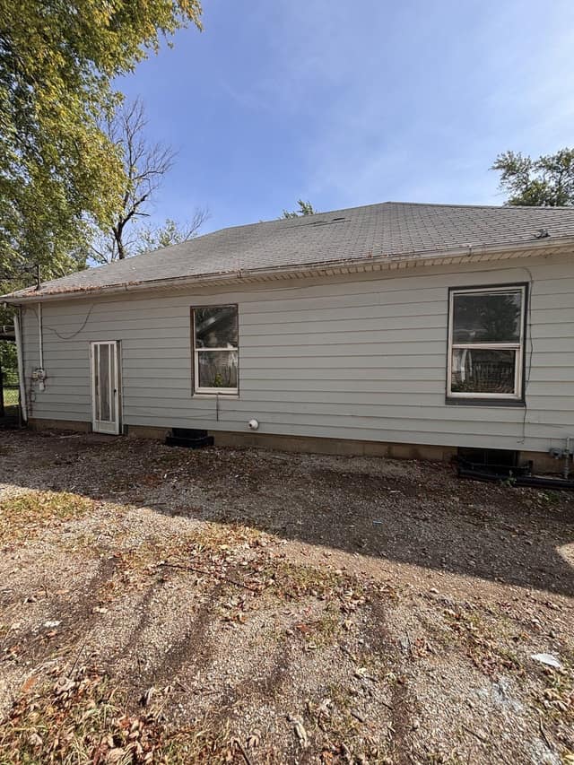 2648 E Prairie St photo 12