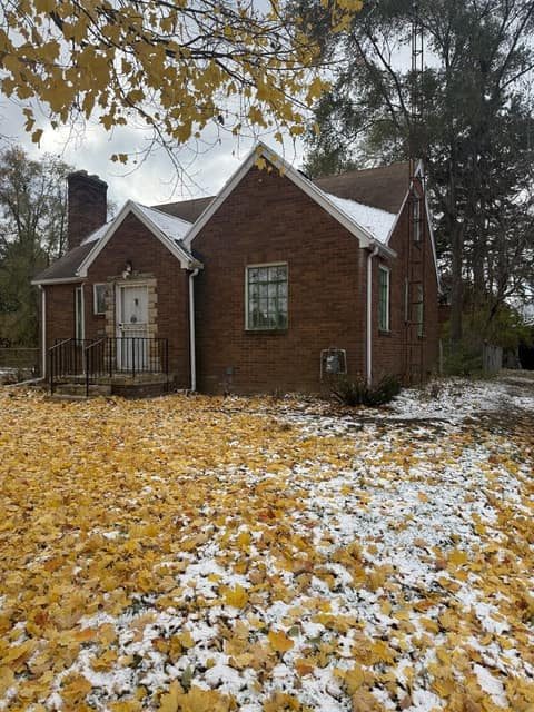 3101 Iroquois Avenue photo 1