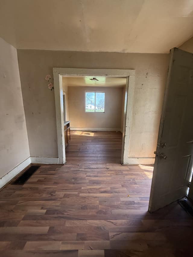 347 N Stone St photo 2