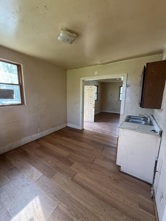 347 N Stone St photo 9