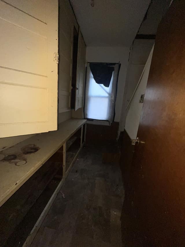 406 Morton St photo 9