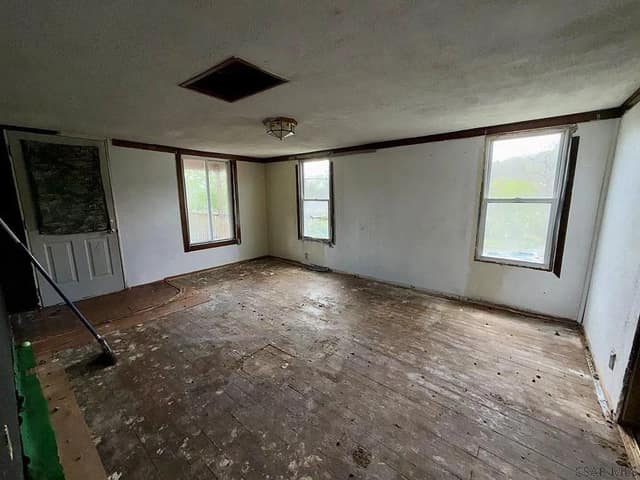 431 Finch St photo 8