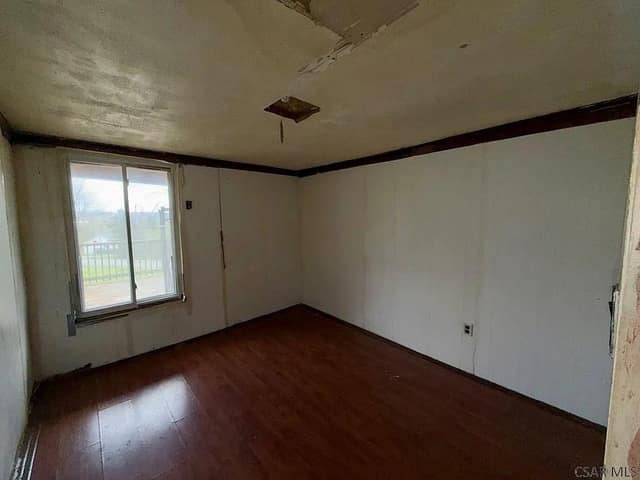 431 Finch St photo 2