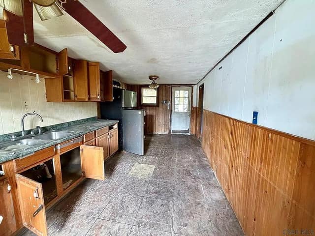 431 Finch St photo 5