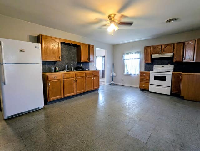 612 N Cherry St photo 4