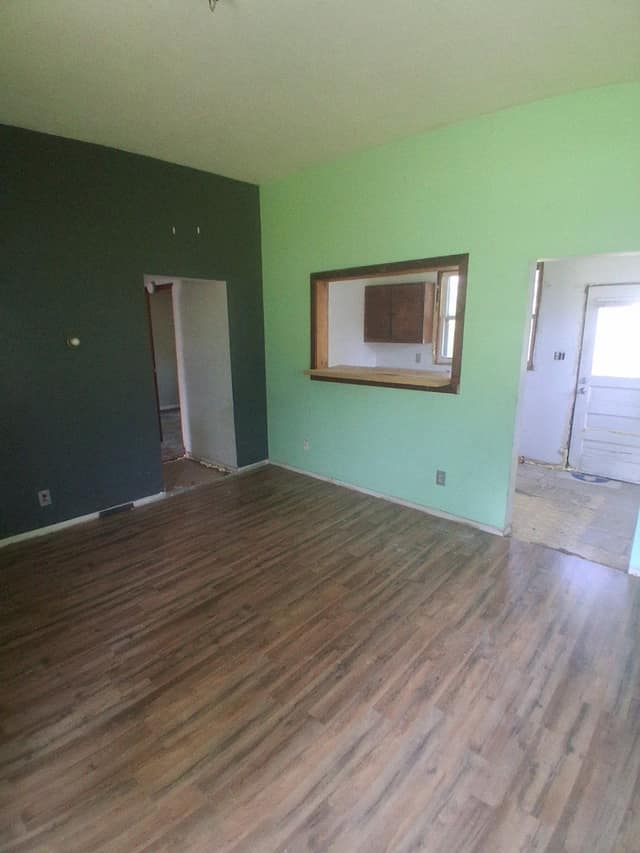 615 N Almond St photo 8