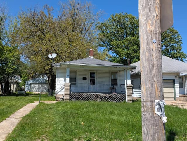 715 W Thrush Ave photo 1