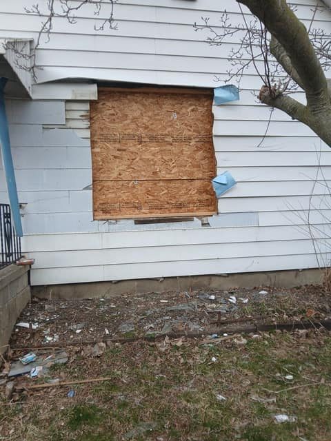 912 Waldman Ave photo 2