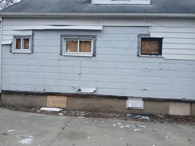 912 Waldman Ave photo 6