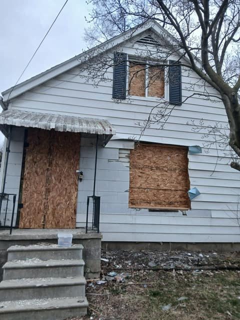 912 Waldman Ave photo 1