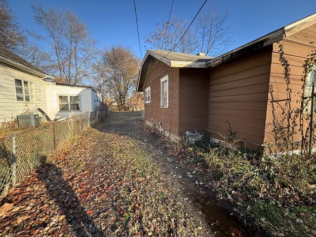 924 N Edmond St photo 14