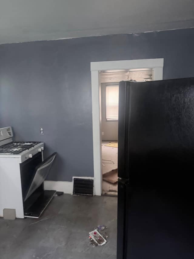 715 W Cushing St photo 20