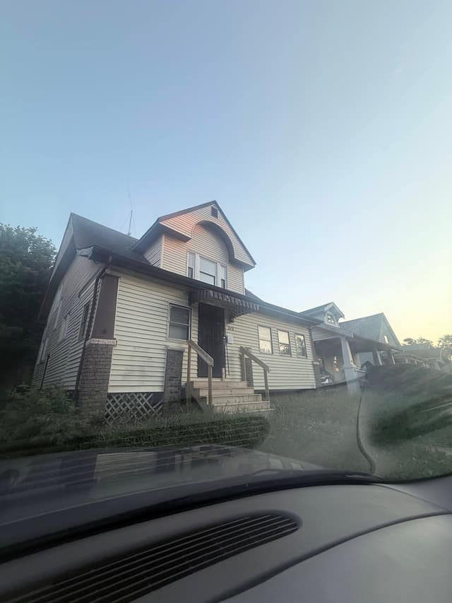 715 W Cushing St photo 1